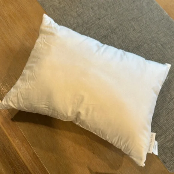 Pottery Barn kids synthetic decorative pillow insert 12“ x 16“ poly fill NWT - Picture 1 of 5